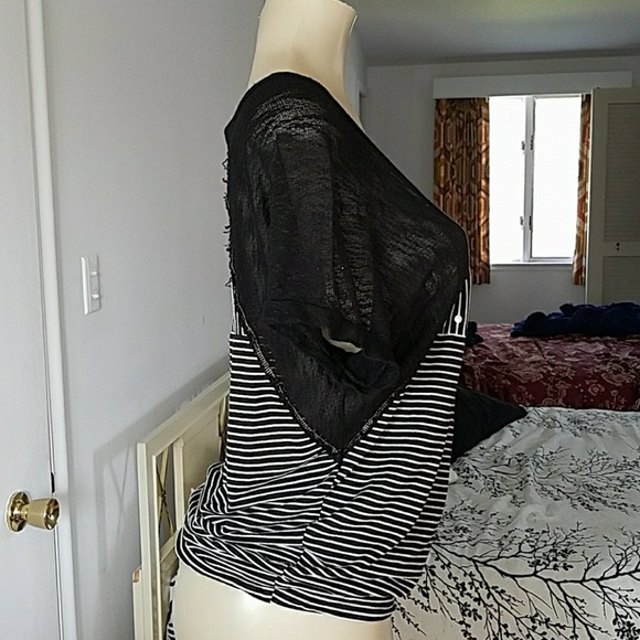 BLACK AND GOLD SHORT SLEEVE TOP - Picture 2 of 4